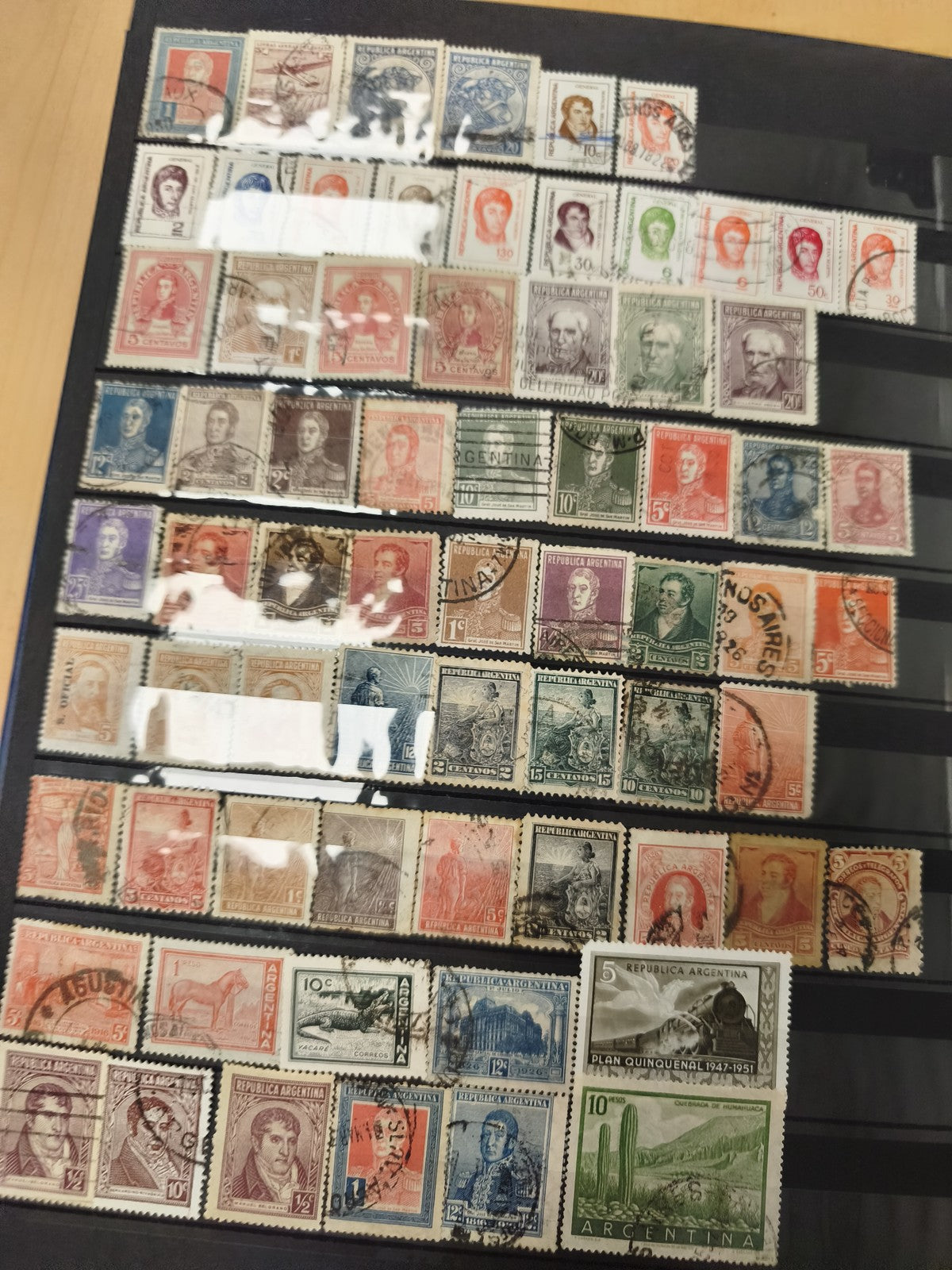 Lot de timbres d?Argentine multicolores oblitérés (support non inclus)