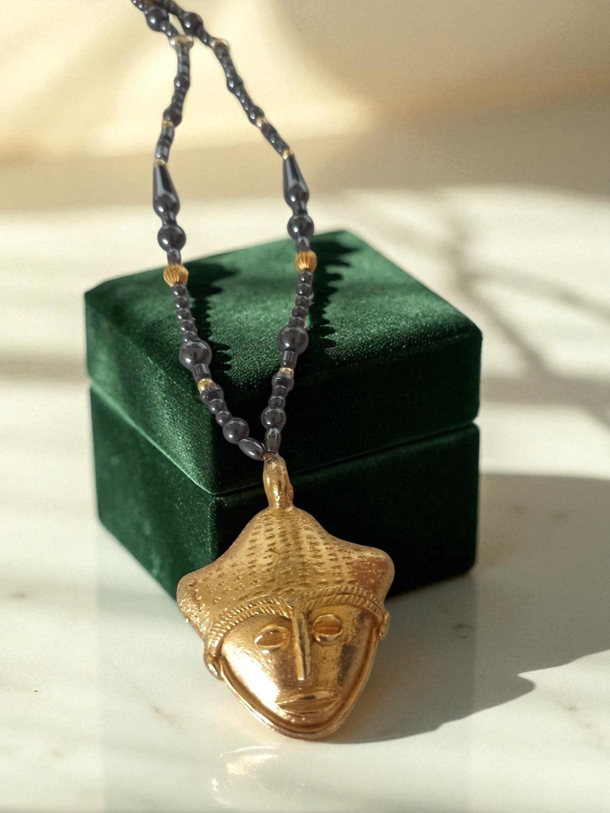 Collier ancien africain vintage bronze visage perles naturelles ethnique art tri
