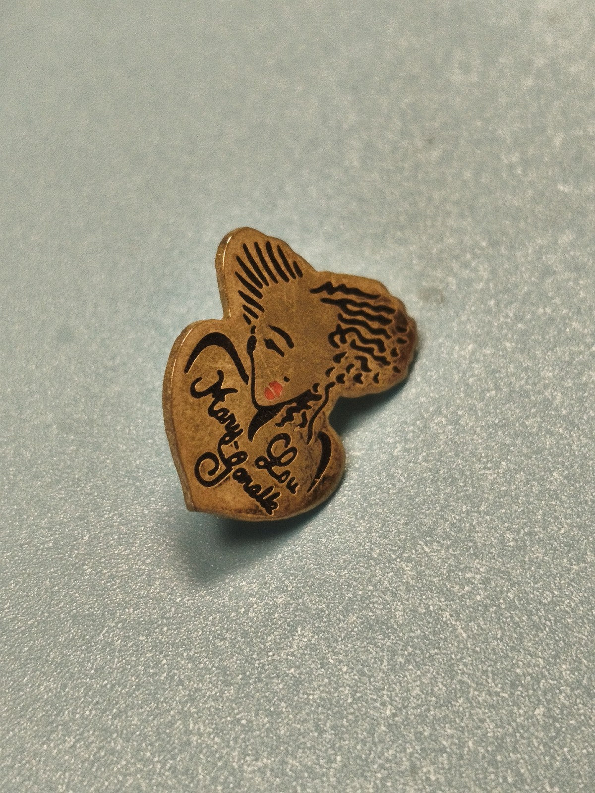 Vintage pin's Mary Lou c?ur illustration rétro ? Collection rare ancien