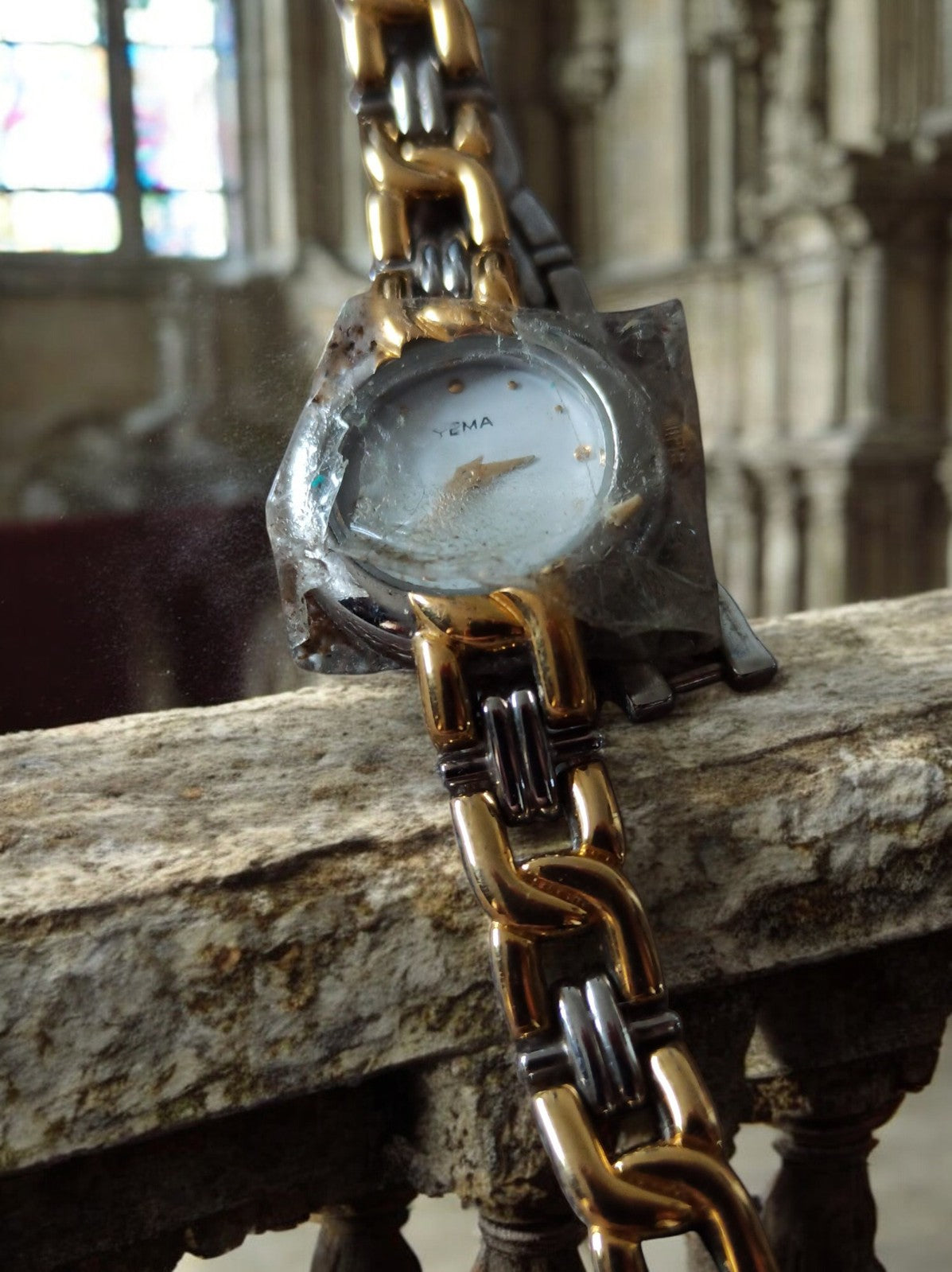 Montre femme Yema vintage, bracelet bicolore, cadran à restaurer, non testée
