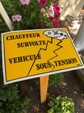 Pancarte rétro "Chauffeur Survolté Véhicule sous Tension" jaune, déco vintage