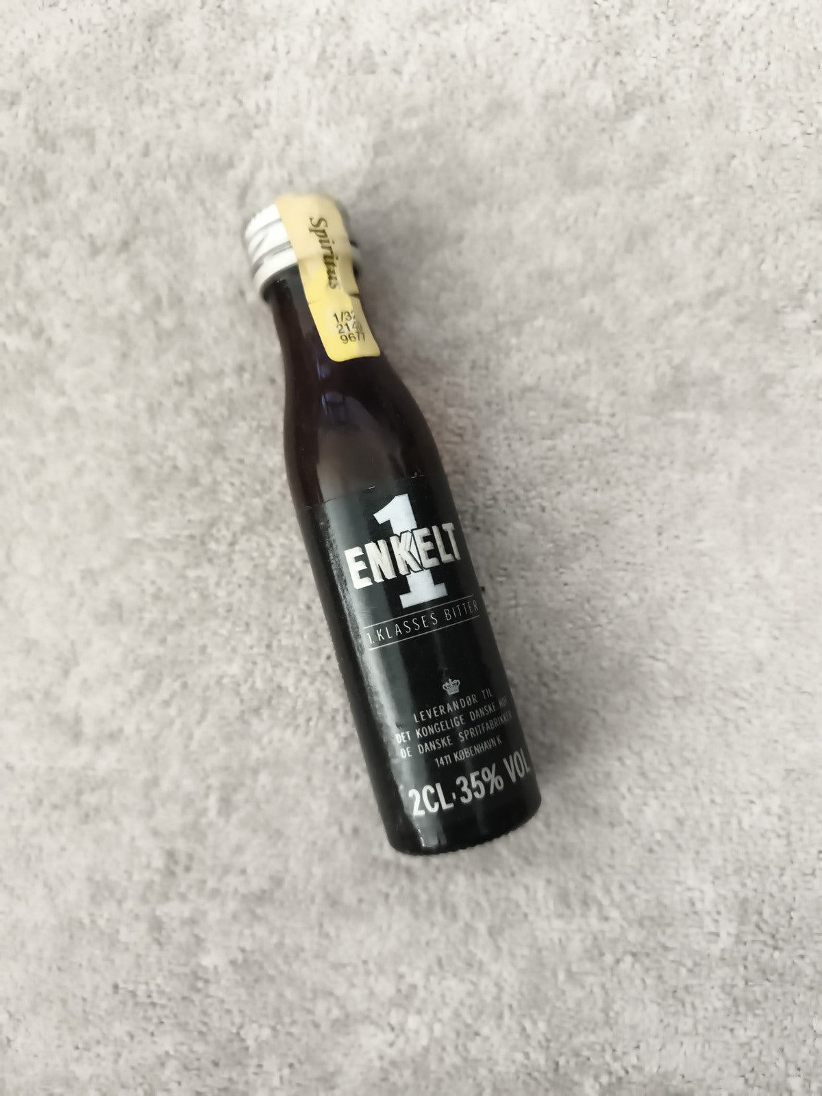 Miniature alcool ENKELT bitter 2cl bouteille partiellement remplie