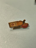 Vintage pin's publicitaire Saladette, forme bouteille et bol, collection rare