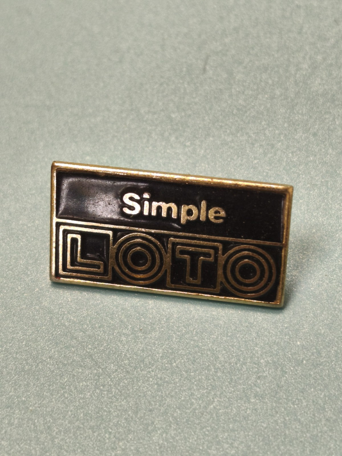 Vintage pin's Loto simple noir doré collection jeu ancien rétro rare