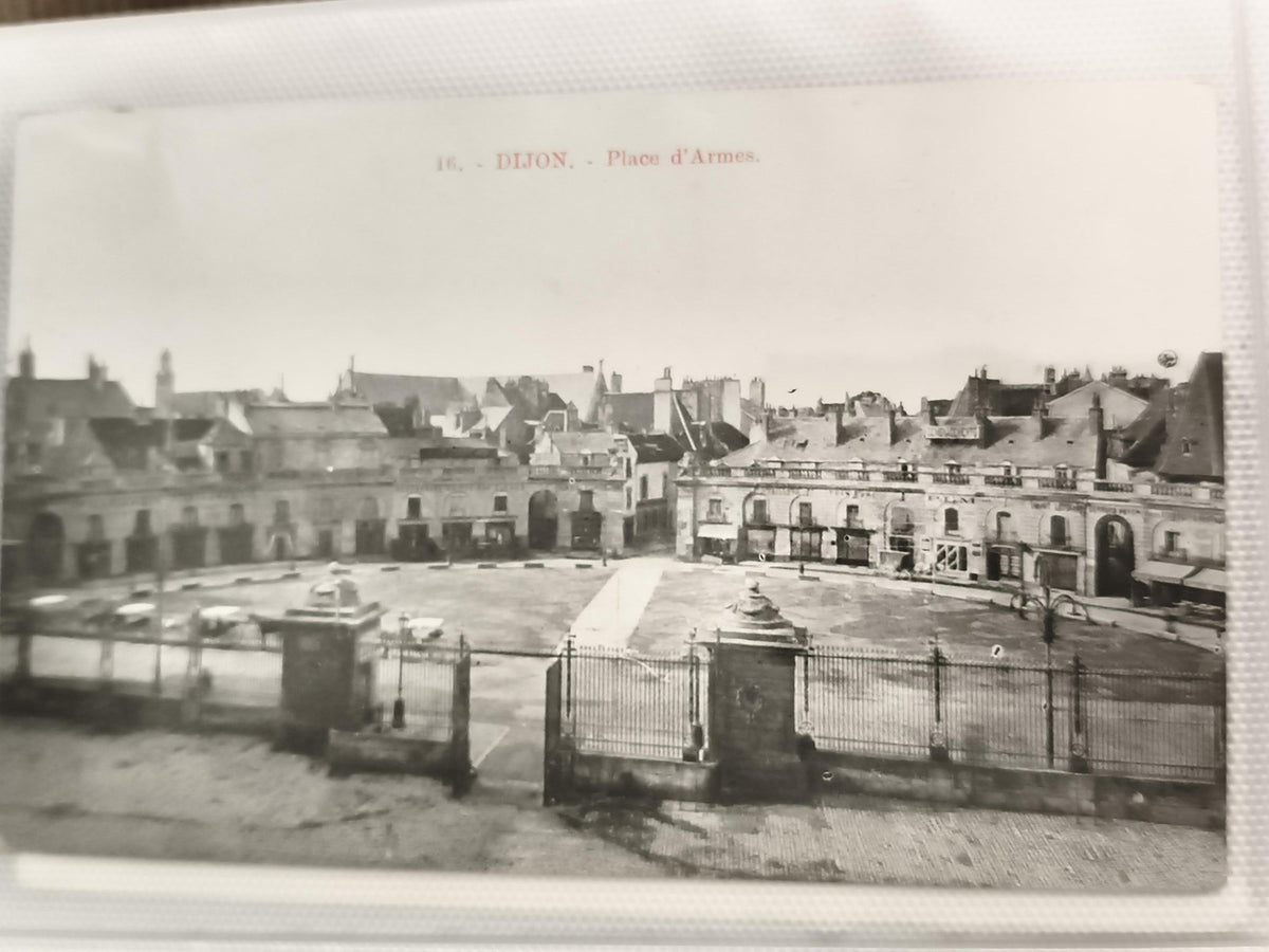 Carte postale ancienne Dijon Place d’Armes CPA photo vintage noir et blanc
