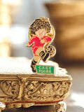 Pin's vintage football C.E.S.T Tours joueur émaillé rouge ancien badge