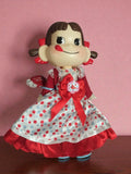 Poupée Peko-Chan vintage vêtue robe rouge, figurine soft vinyl japonaise