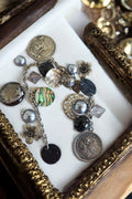 Bracelet vintage années 90 breloques médaillon nacre perle rétro à restaurer