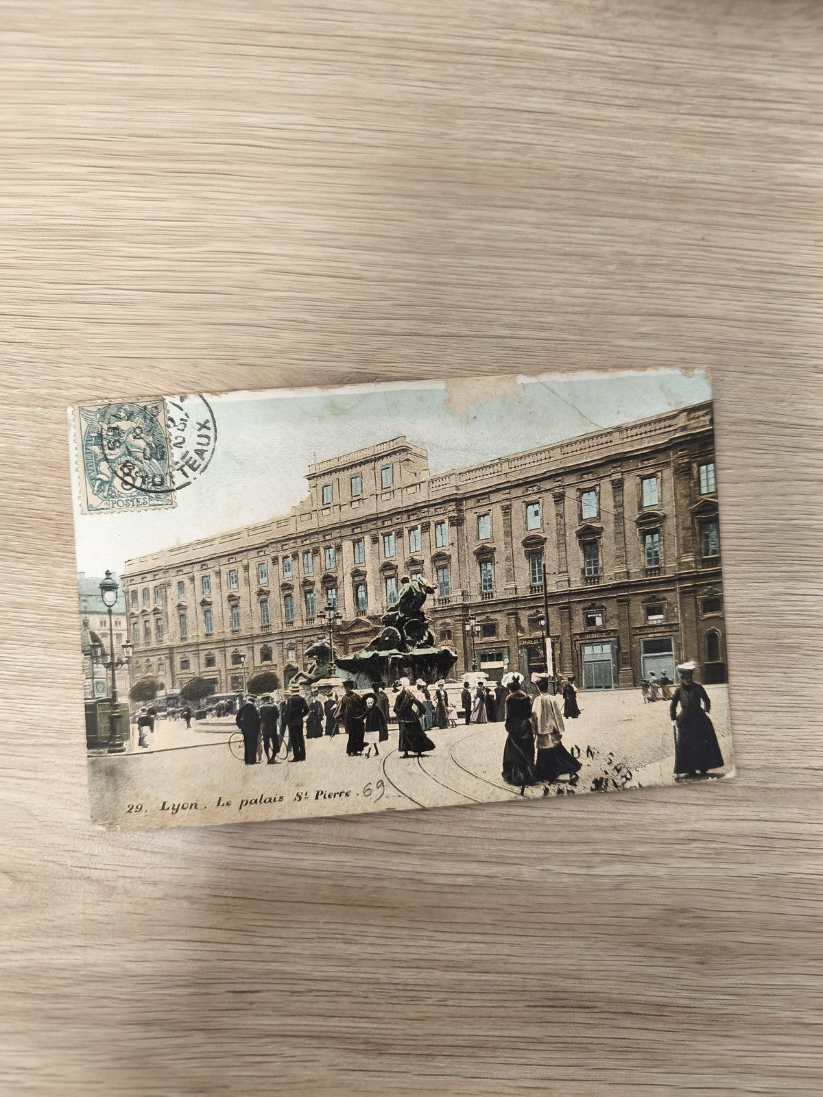 Ancienne carte postale Lyon Palais St Pierre CPA couleur ? scène animée vintage