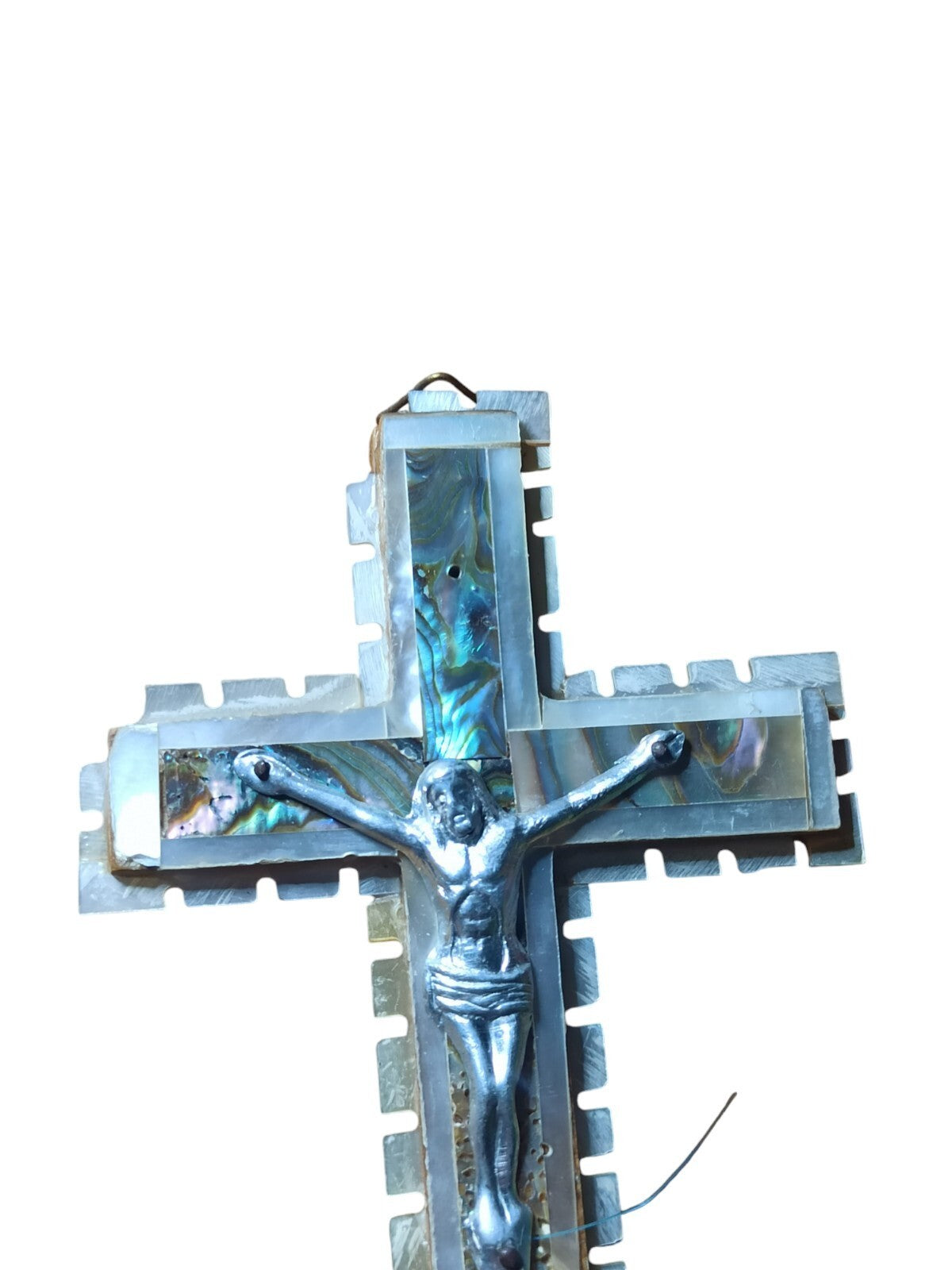 Croix religieuse vintage nacre et bois, Christ métal, style ancien, signée