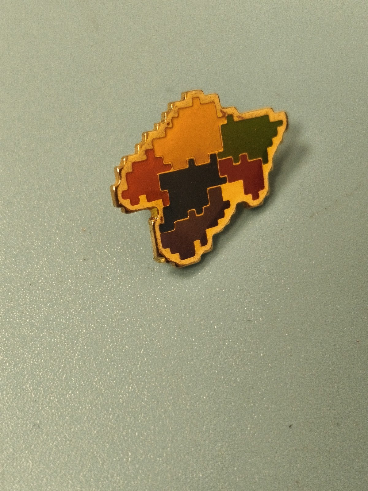 Vintage Pin Region PACA emailliert mehrfarbig Karte Südfrankreich Sammlung