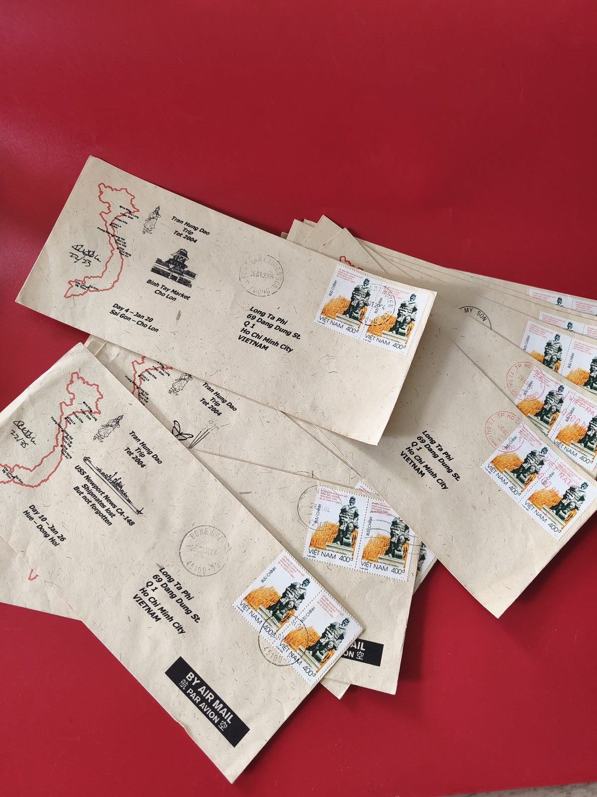 Lot d?enveloppes timbrées Vietnam, affranchissement visible, motifs cartographiq