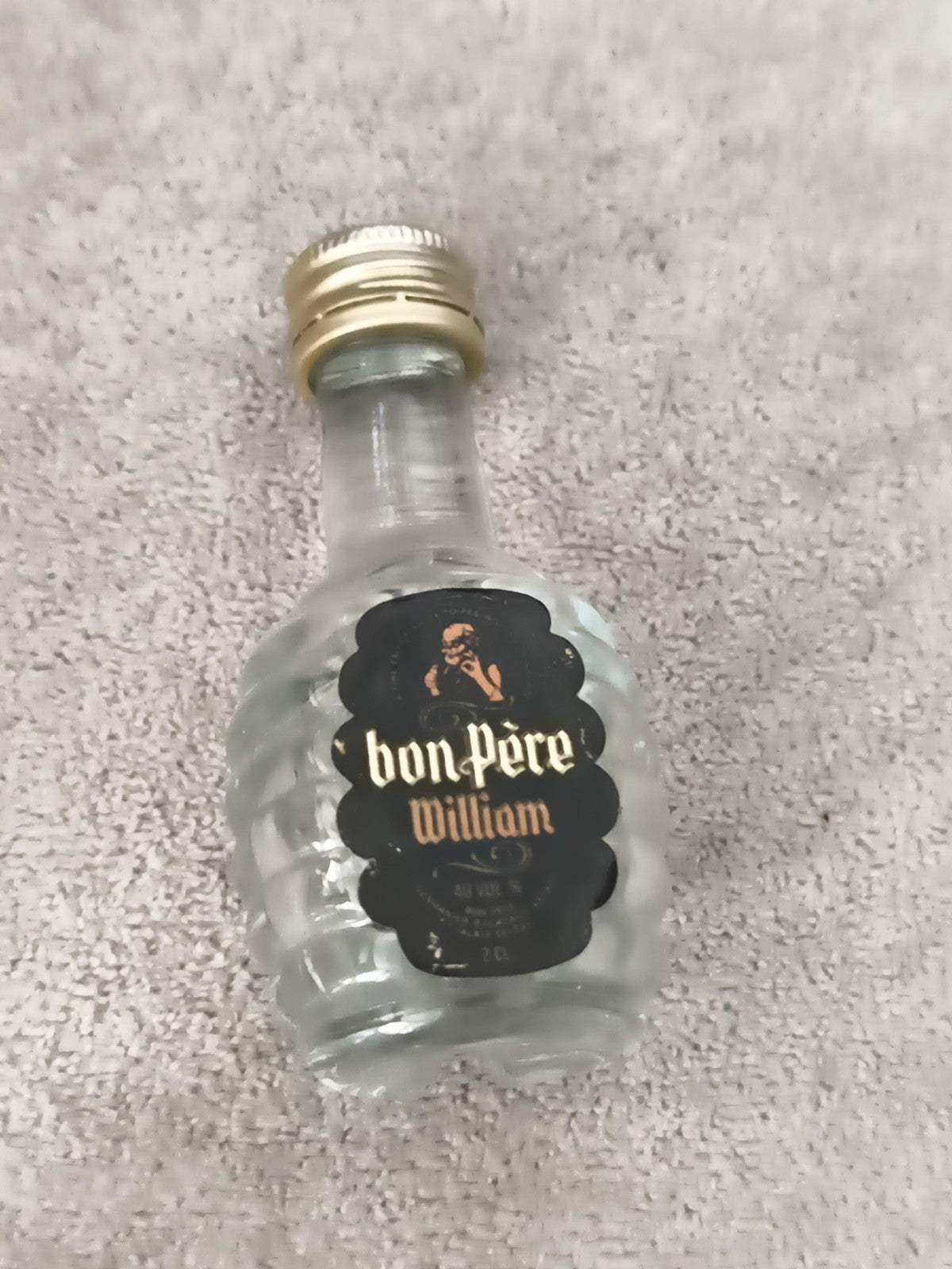 Mini bouteille alcool bon Père William 7cl verre bouchon doré partiellement remp