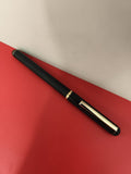 Stylo ancien noir à clip doré Pierre Cardin vintage, finition brillante