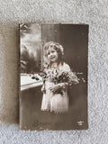 CPA Bonne Année fillette bouquet fleurs colorisées début XXe S12