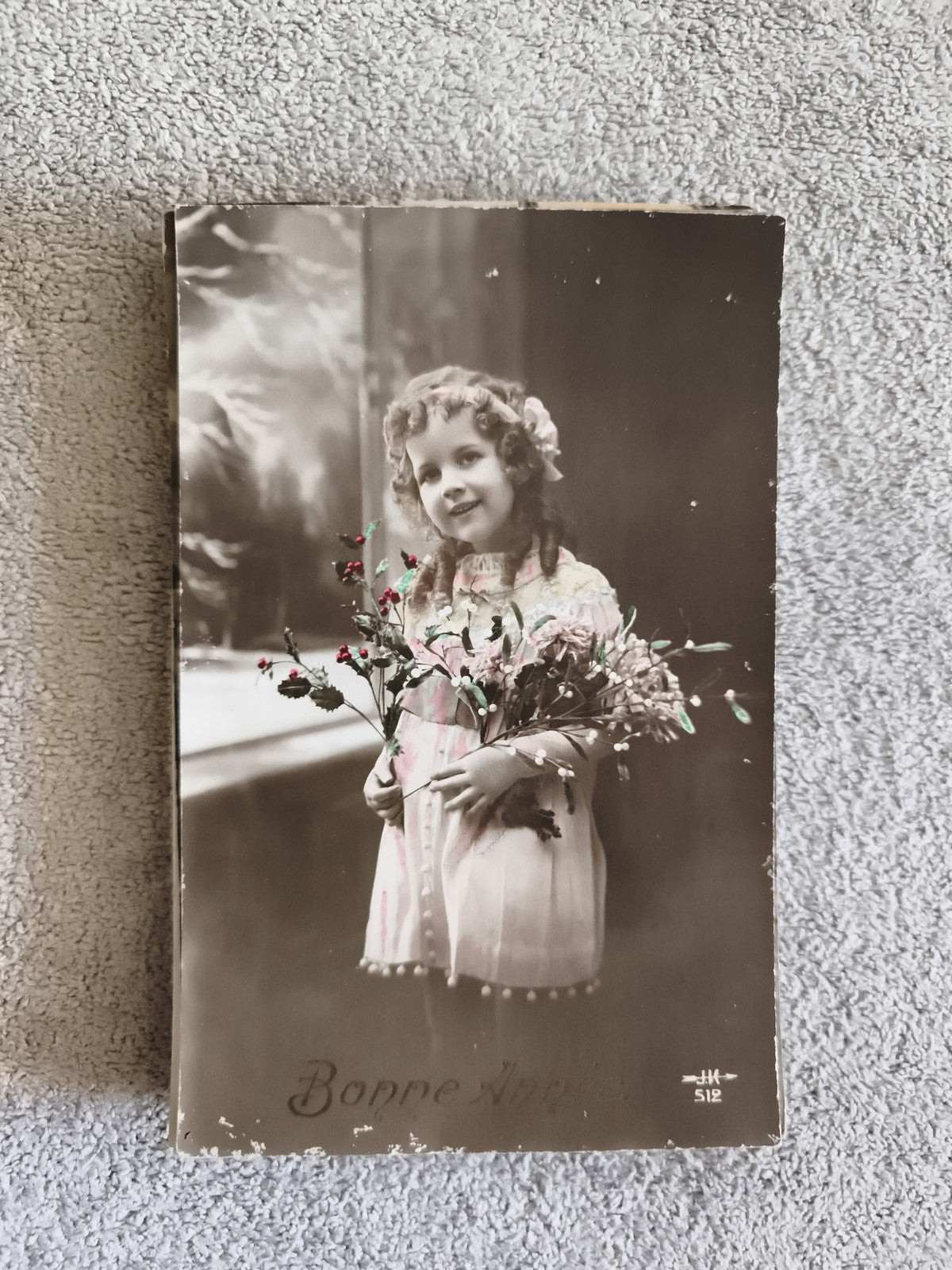 CPA Bonne Année fillette bouquet fleurs colorisées début XXe S12