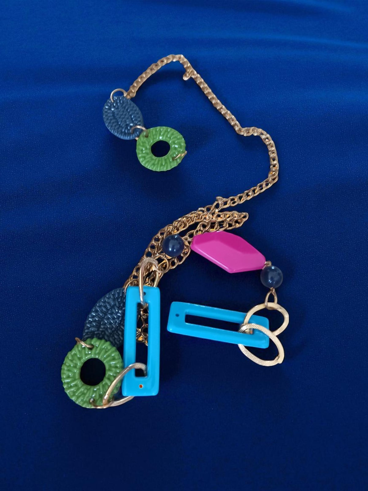 Vintage Retro Multi-Color Fashion Necklace with Gold Chain - 80s Style