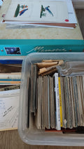 Lot de classeurs philatélie Memoris et boîtes de rangement papiers
