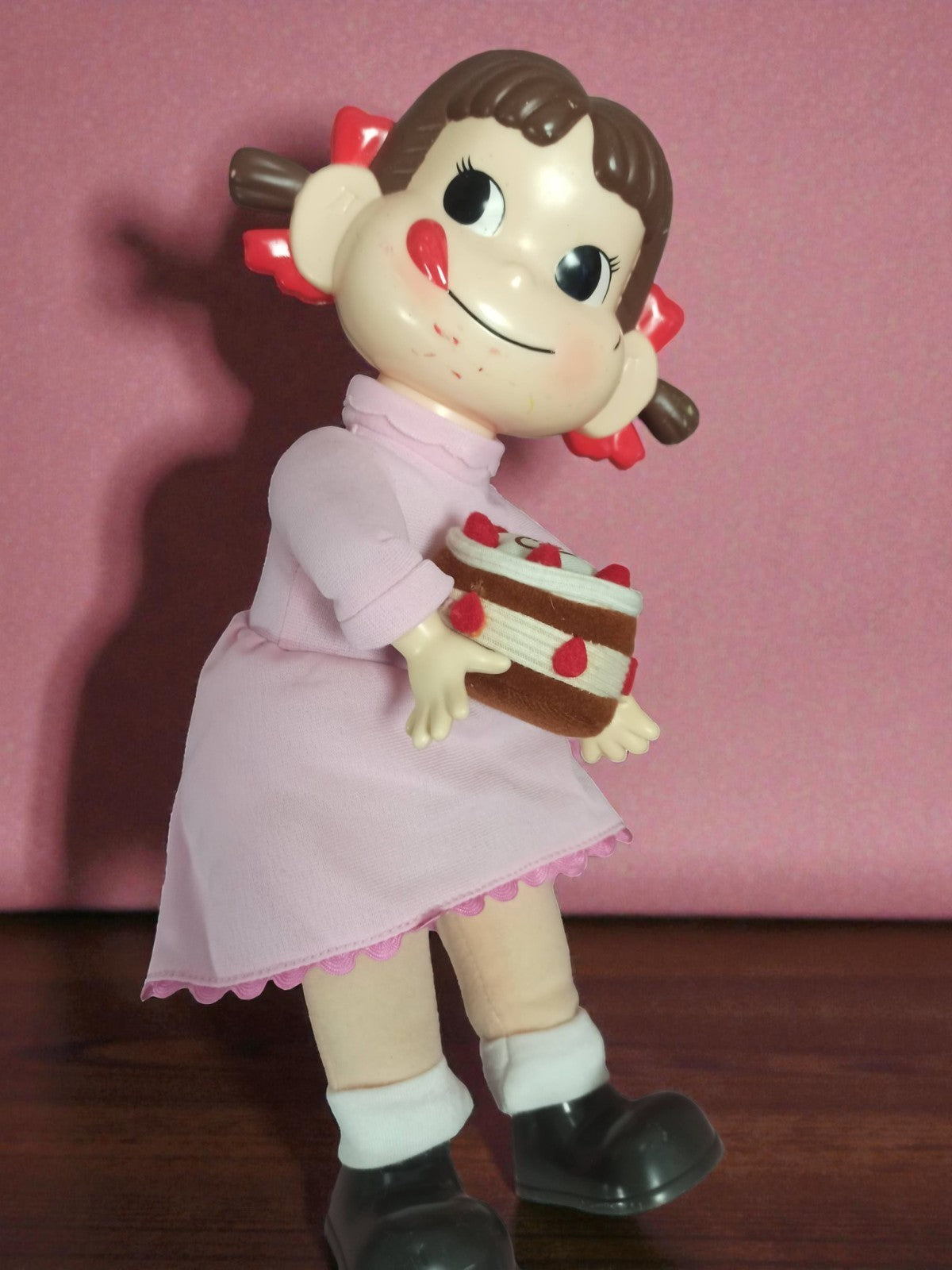 Poupée Peko-Chan vintage, figurine soft vinyl, robe rose, style rétro Japon