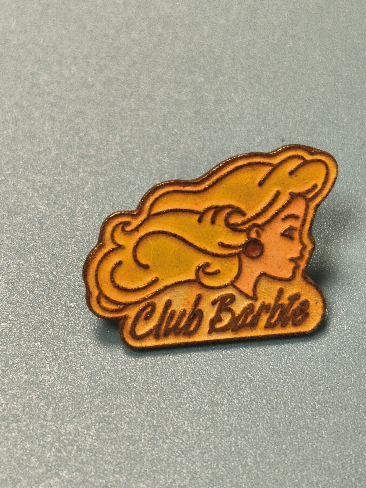 Vintage pin's Club Barbie profil doré, collection, années 80-90 (Ref 8)