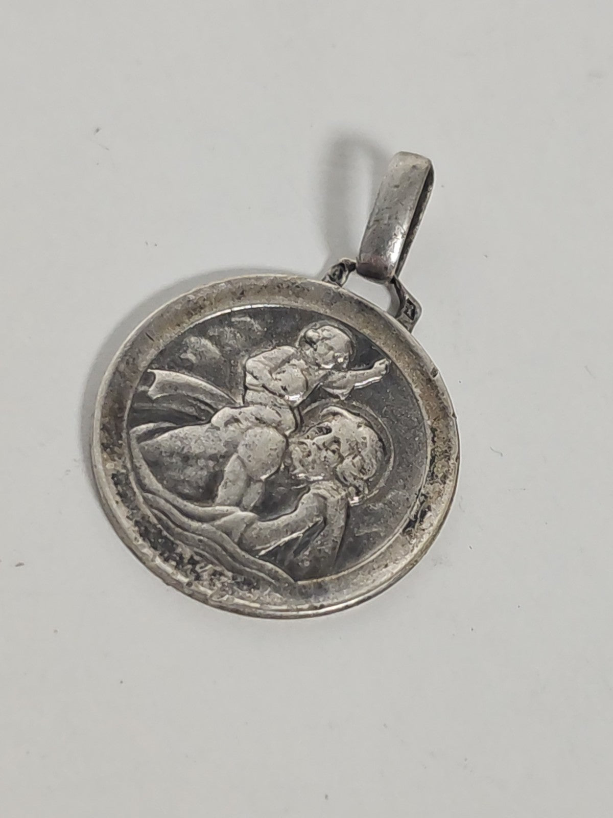 Médaille religieuse ancienne en argent vintage ? objet catholique de collection