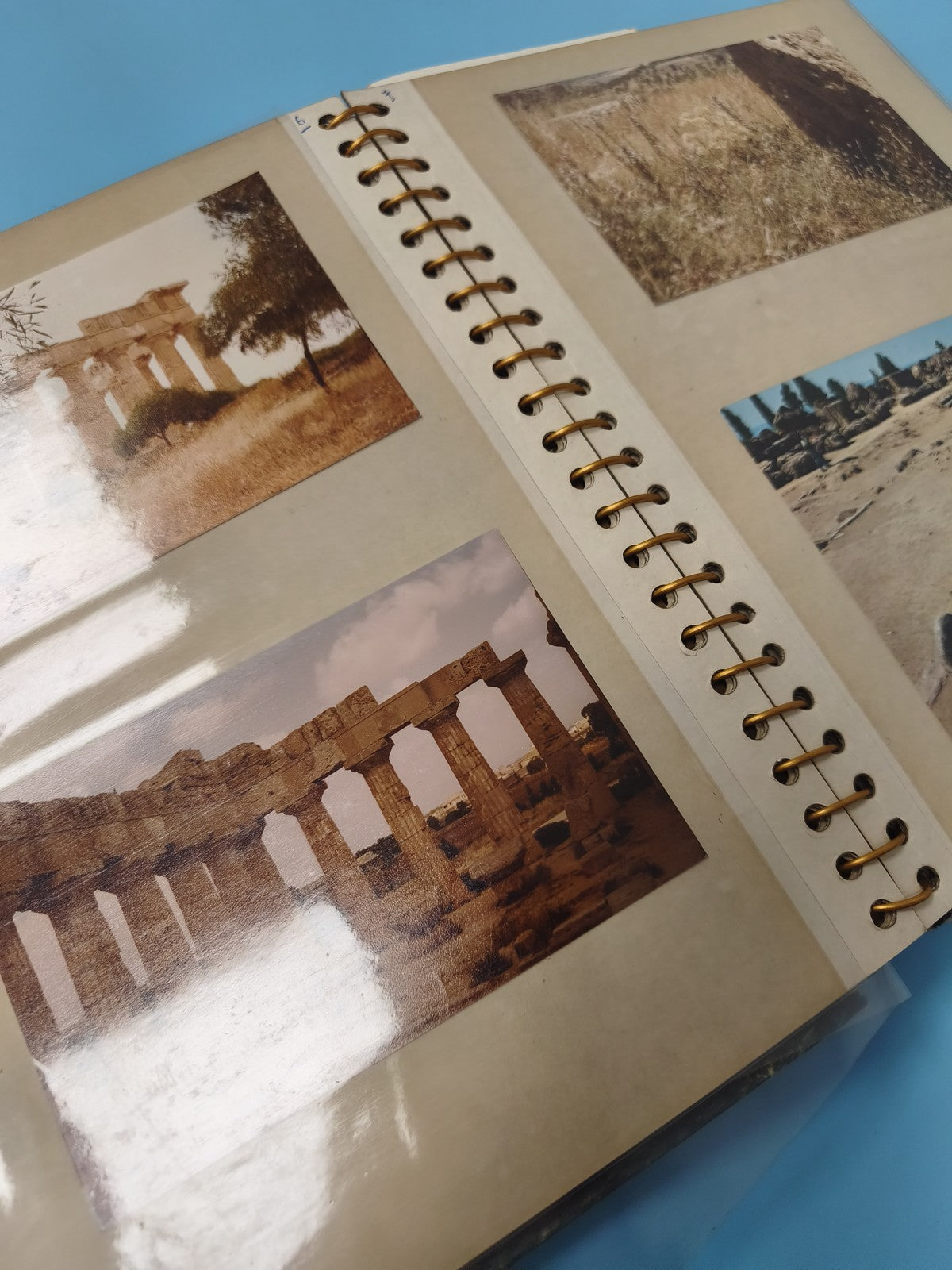 Ancien classeur photographies de voyage manuscrit, pages kraft, vintage