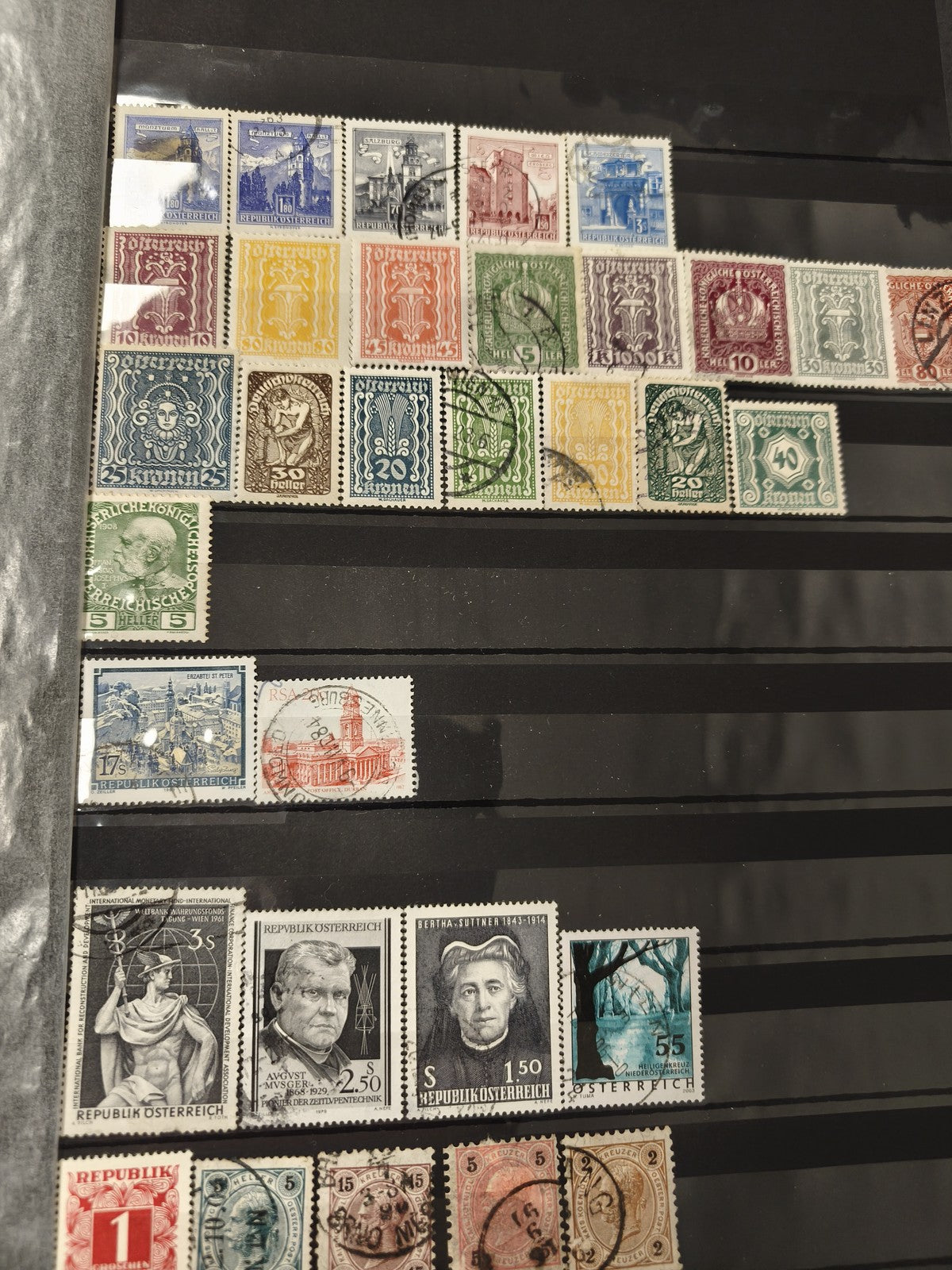 Lot timbres Autriche multicolores, divers motifs oblitérés et neufs, philatélie