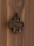 Pendentif vintage croix métal années 1950, motif mains, deadstock