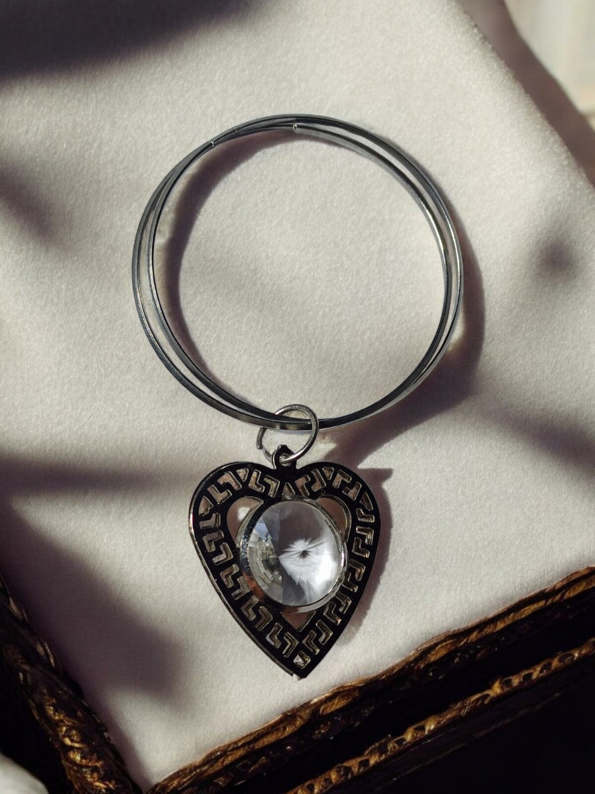 Porte-clés vintage c?ur motif grec strass brillant style rétro