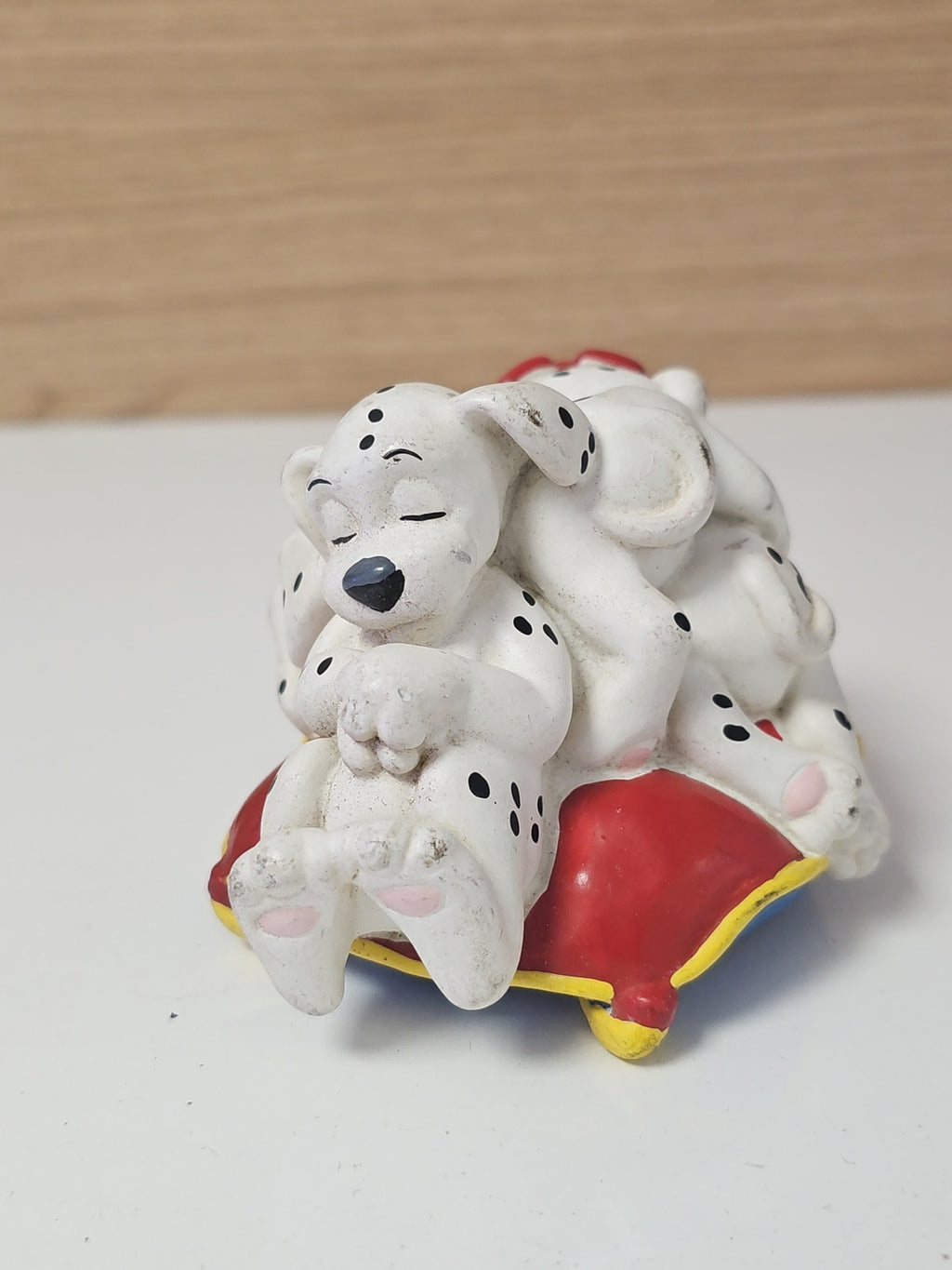 Figurine bouchon trois Dalmatiens décoratifs sur coussin, statuette chien déco