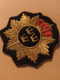 Écusson brodé ancien or et rouge blason couronne vintage insigne textile