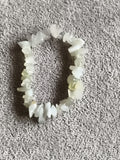 Bracelet chips pierres naturelles blanc translucide, élastique, bijou minéral