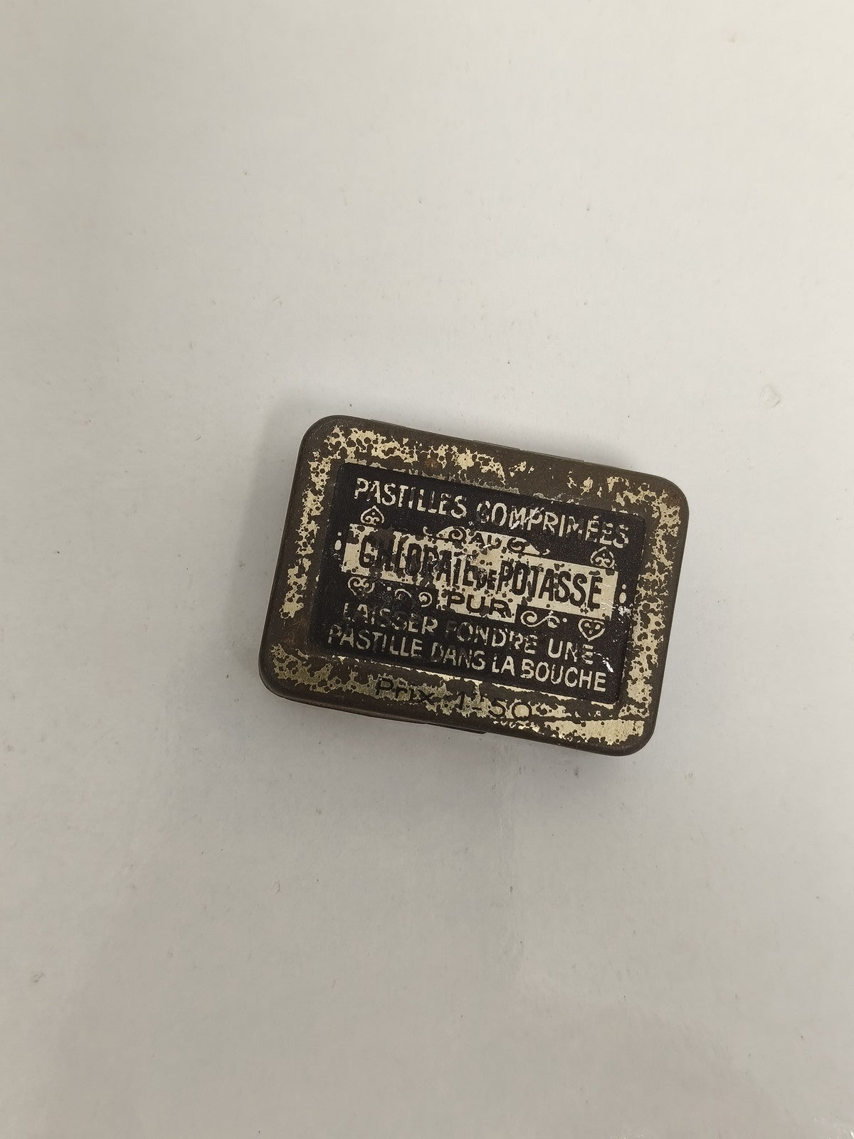 Petite boîte ancienne publicitaire pastilles comprimées métal, G. Valembois