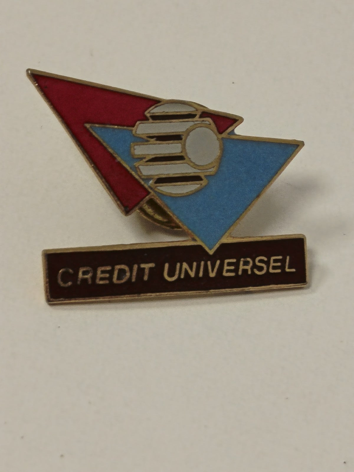 Pin's ancien rétro Crédit Universel, badge vintage collection années 80-90
