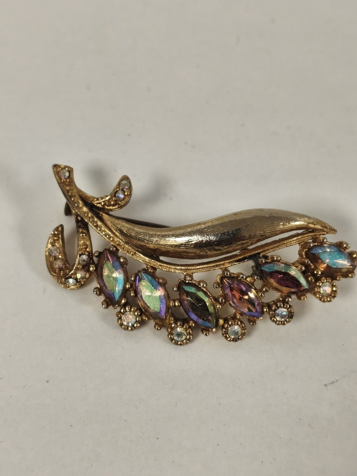 Broche ancienne vintage plaqué or avec strass rétro, bijou collection occasion