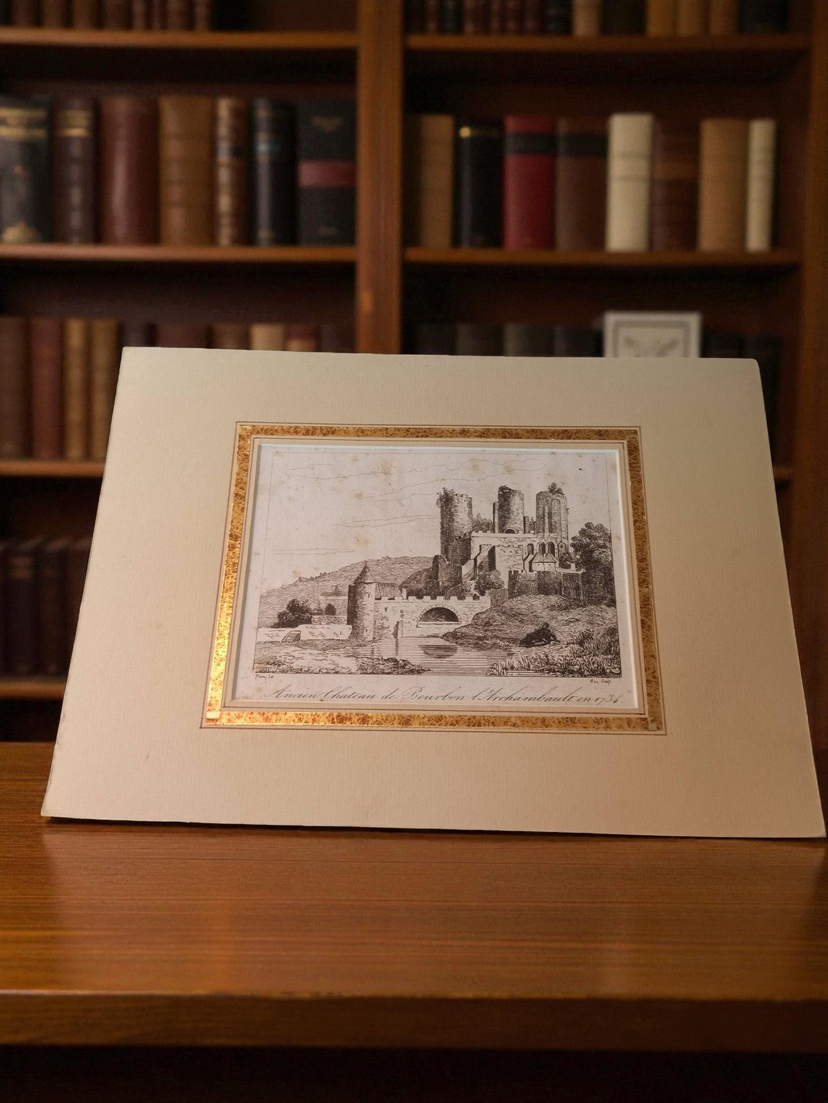 Gravure ancienne château Bourbon, art rétro, encadrement doré vintage