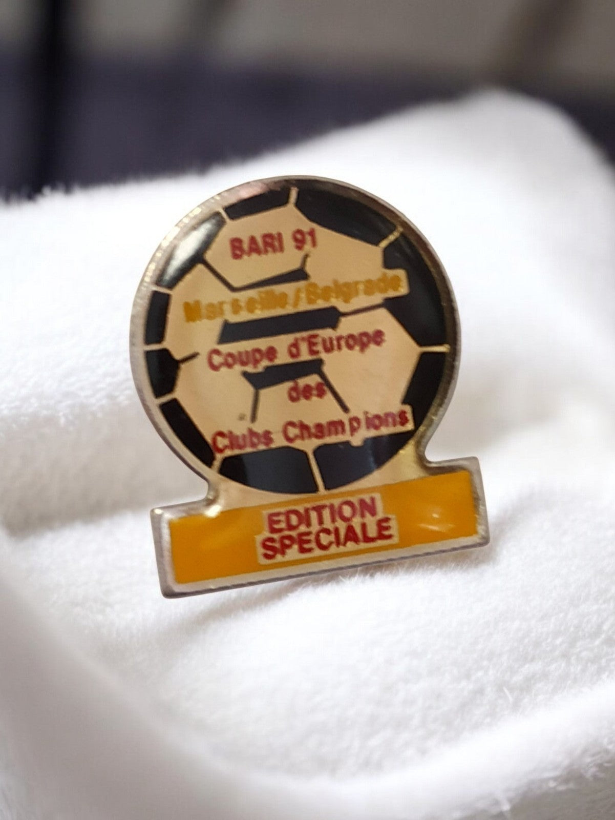 Pin's vintage Bari 91 OM Belgrade Coupe d'Europe Edition spéciale ancien