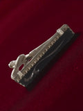 Pince à cravate vintage aspect argenté, accessoire rétro élégant ancien