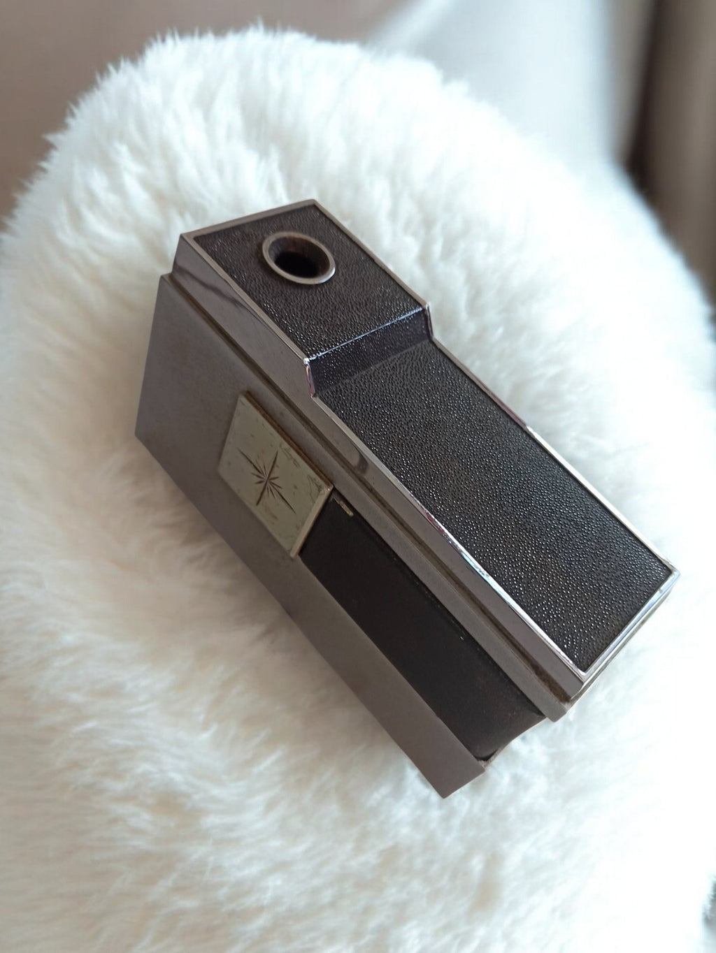 Briquet de table vintage aspect métal et simili noir, design rétro ancien