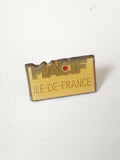 Pin's rétro ancien MACIF, badge publicitaire vintage collection assurance France