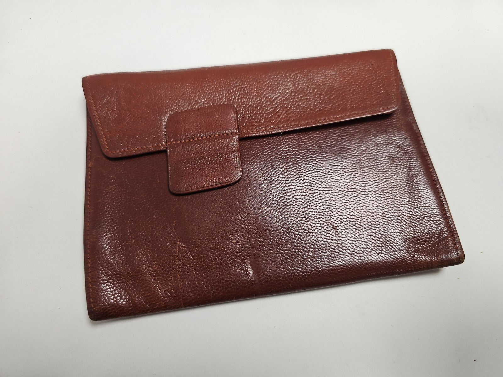 Portefeuille vintage en cuir Ancienne, accessoire rétro pour collectionneurs
