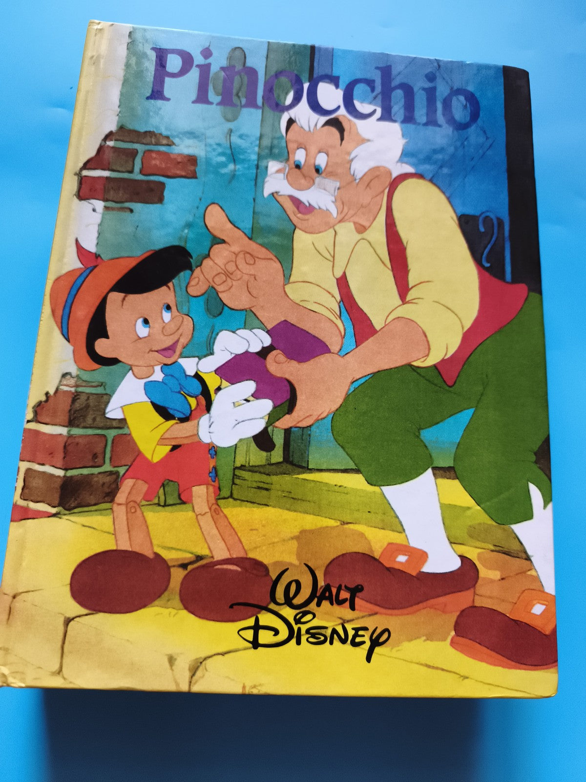 Livre Pinocchio Walt Disney couverture rigide illustrée conte enfant