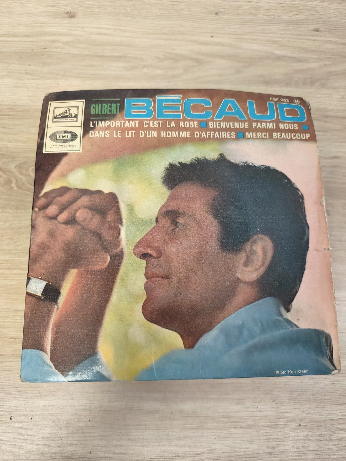 Vinyle 45 tours vintage Gilbert Bécaud ? L?important c?est la rose, pochette pho