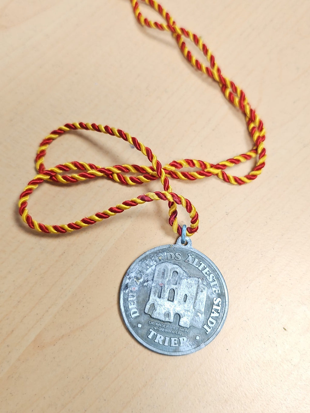 Médaille ancienne vintage Internationaler Trierer Stadtlauf 1985 course Allemagn