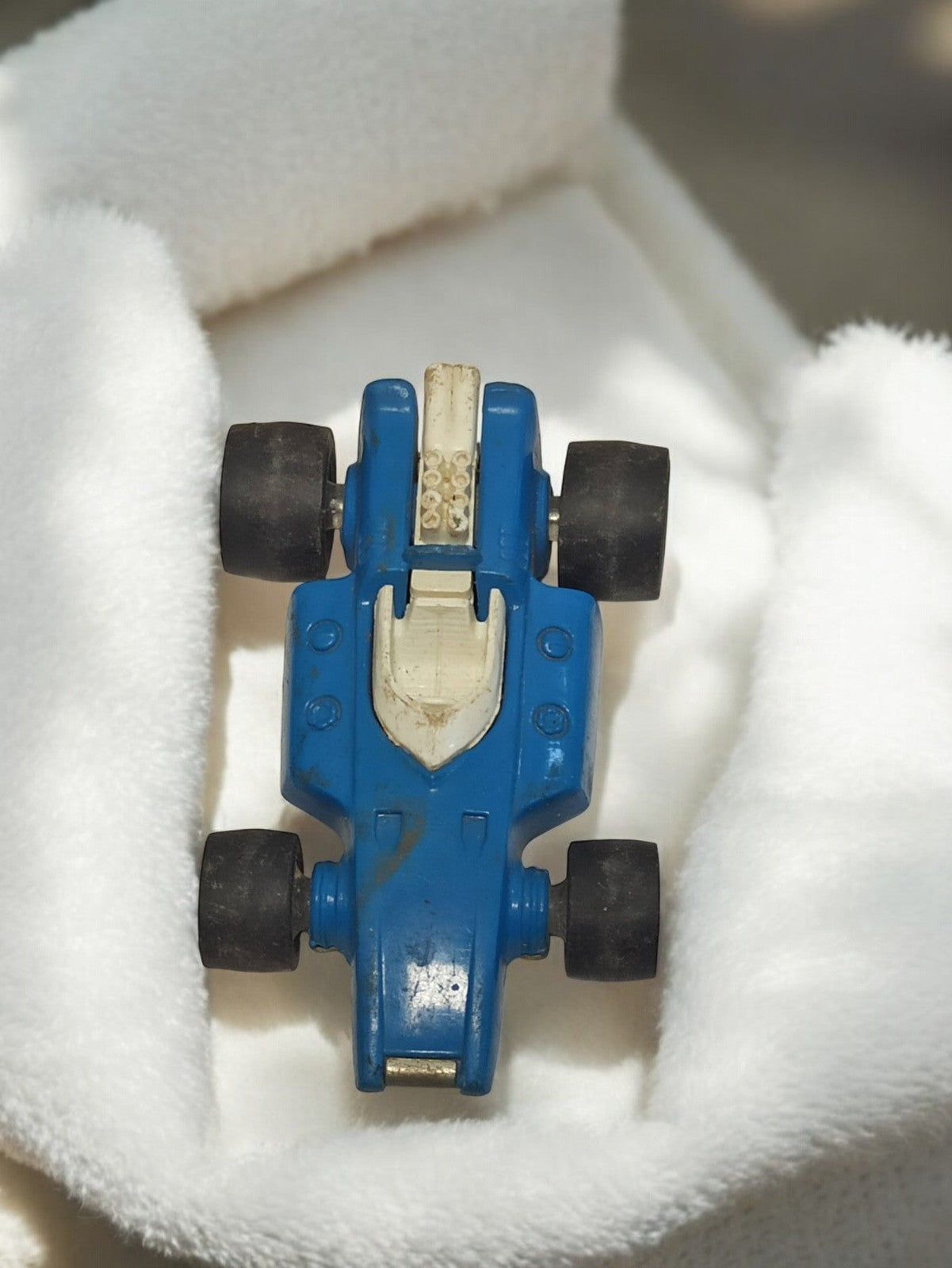 Véhicule miniature ancien vintage pour collectionneur, voiture rétro d'occasion