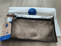 Pochette Cabaia aspect métallisé bronze neuve, zip frontal, 24 cm, Pocket Large