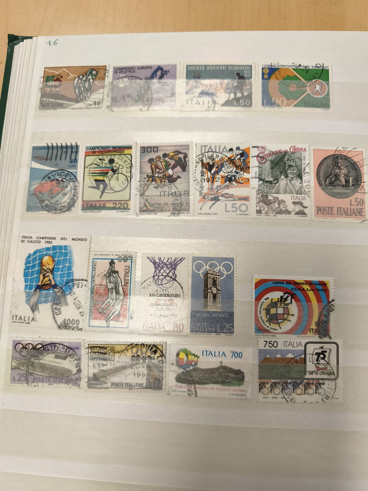 Lot de timbres oblitérés Italie sports et événements divers (support non inclus)