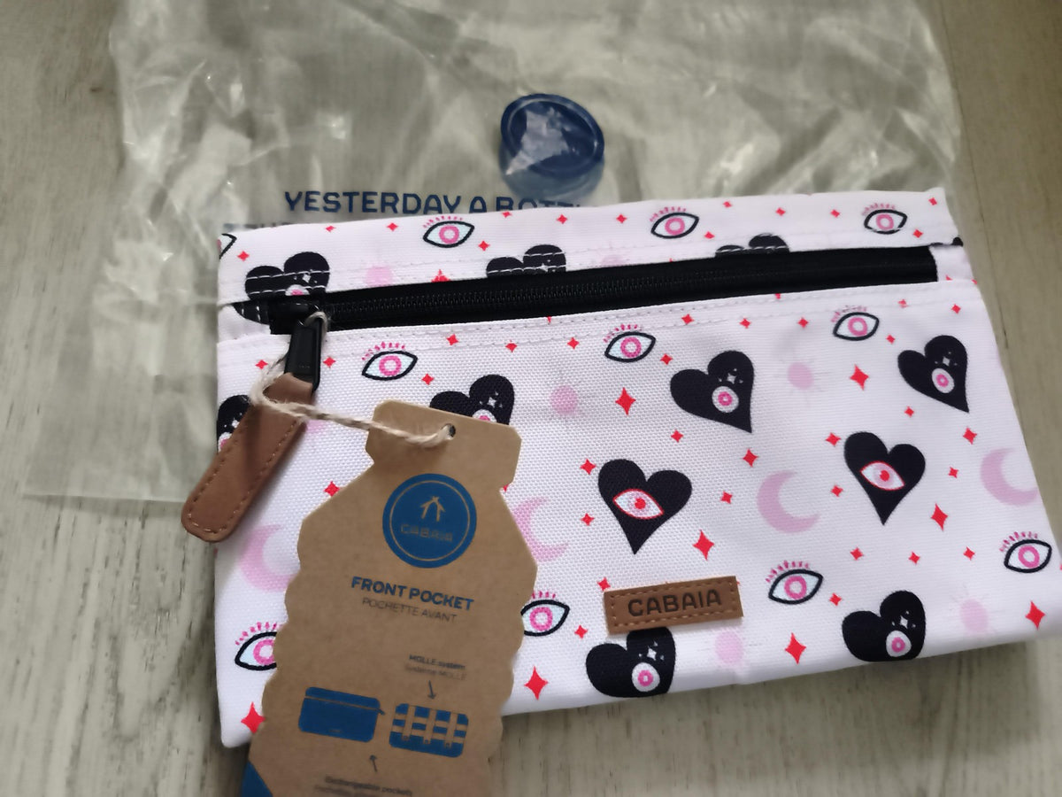 Pochette avant Cabaia motif coeurs yeux, accessoire sac, neuve 24 cm