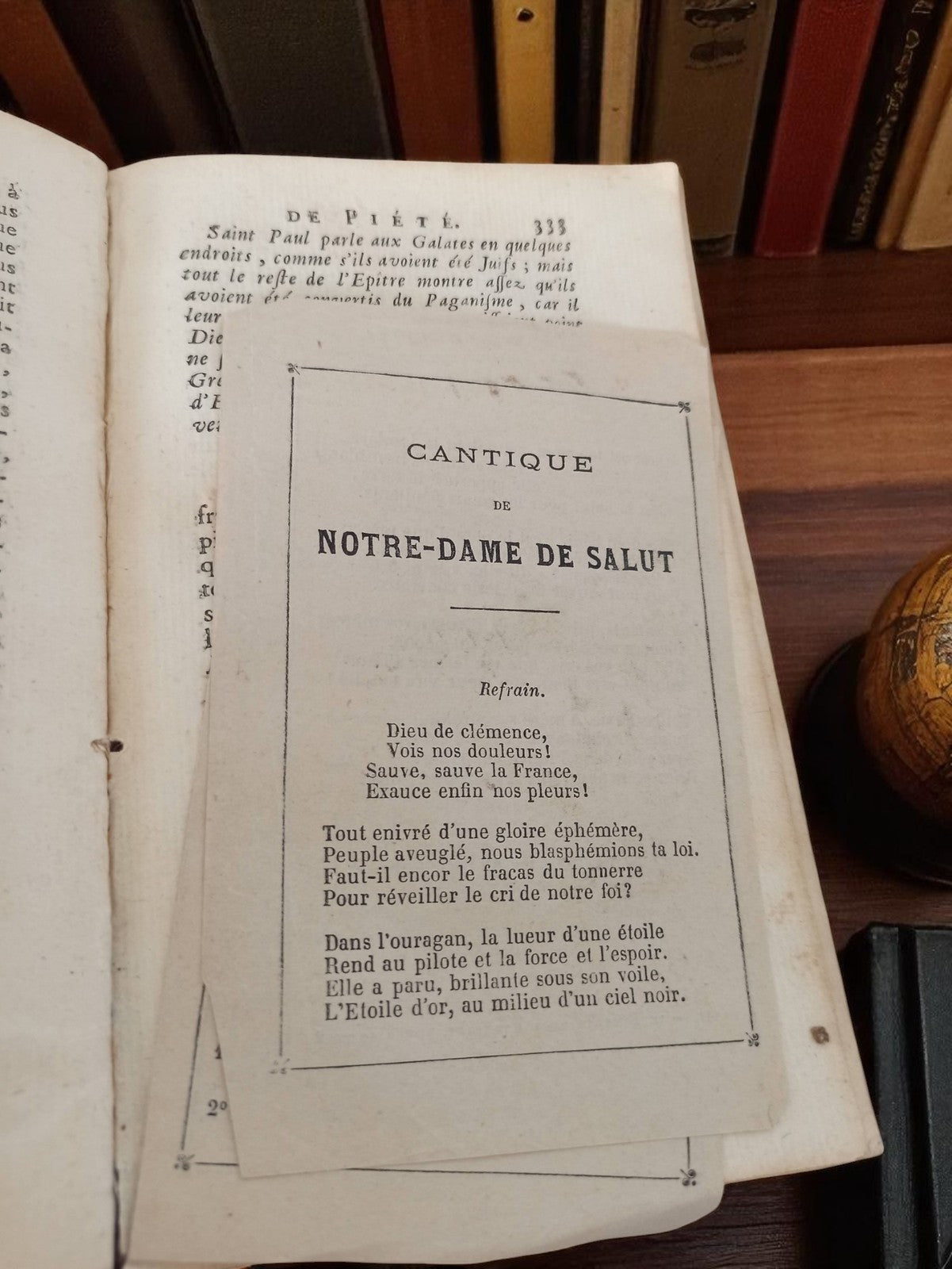 Livre religieux français XIXe siècle couverture usée
