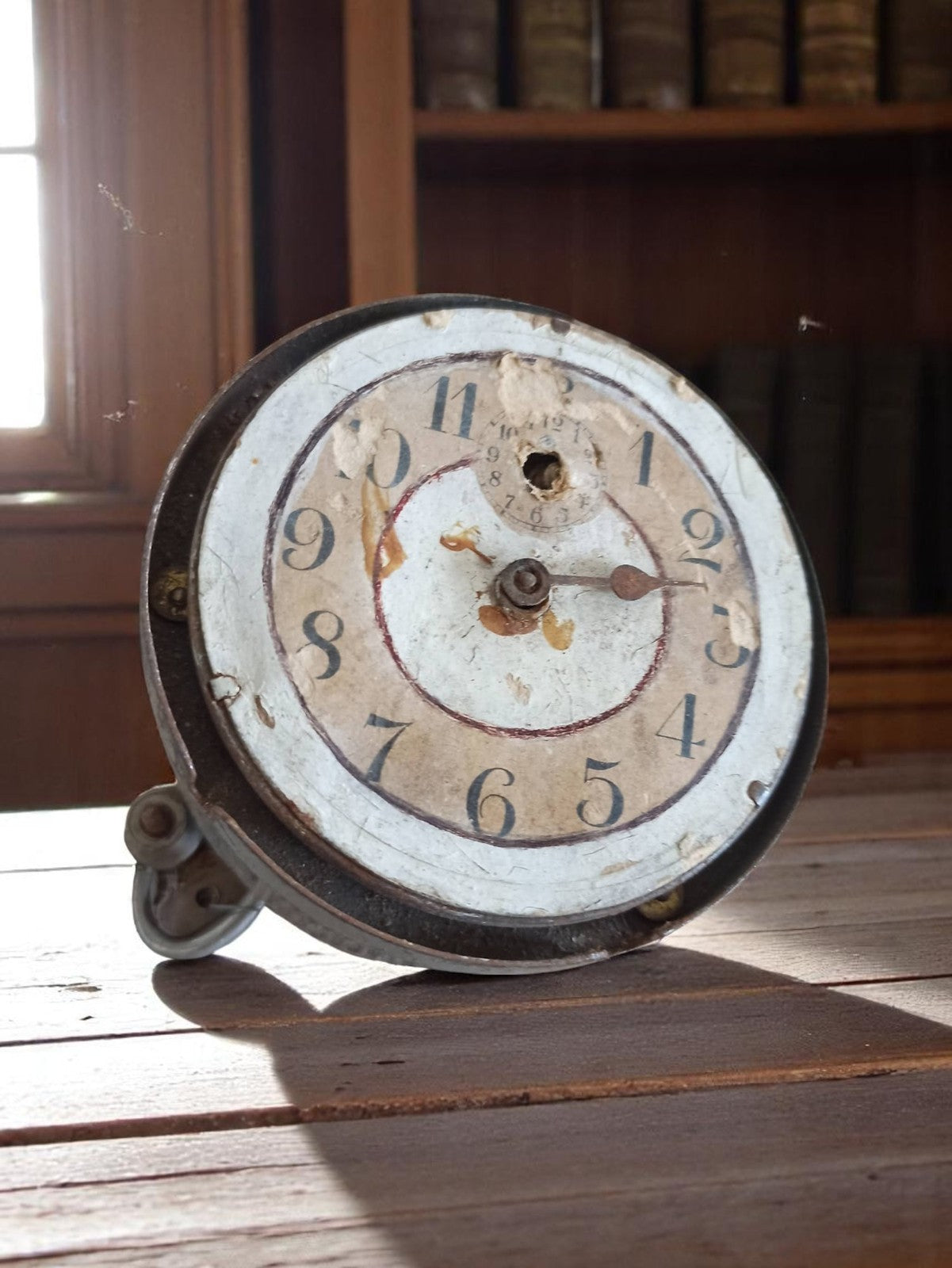 Réveil de table ancien à restaurer cadran patiné vintage déco horloge